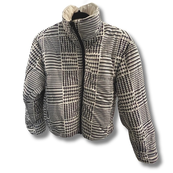 L*Space Elevation Reversible Jacket - Picture 2 of 5